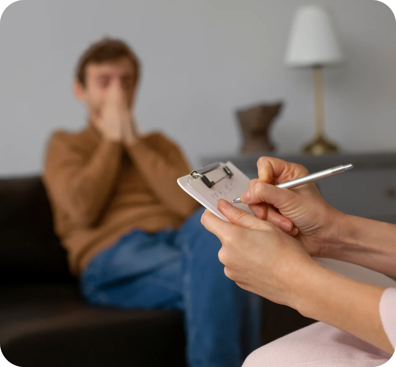 Психотерапевт с пациентом